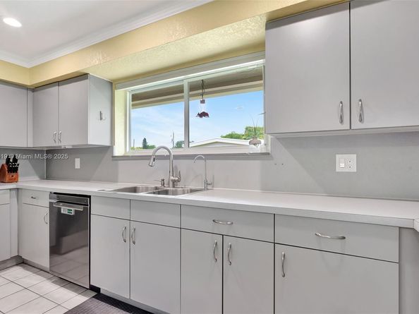 14100 SW 21st St, Davie FL 33325