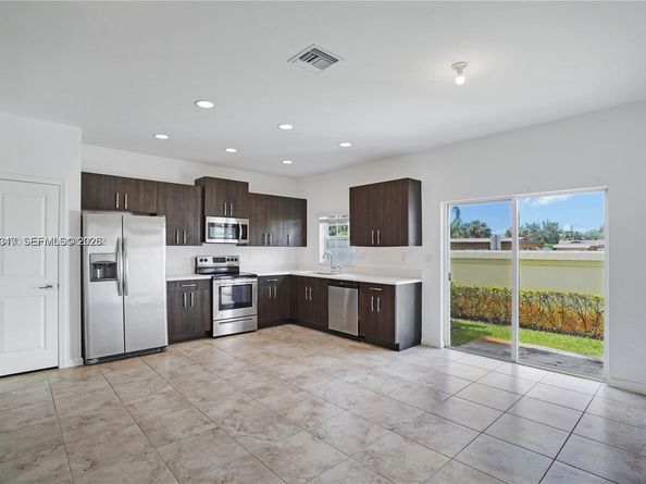 1121 NW 41st Ln, Lauderhill FL 33313