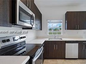 1121 NW 41st Ln, Lauderhill FL 33313