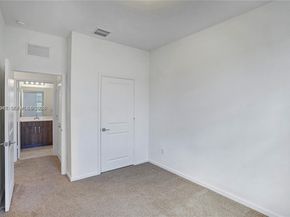 1121 NW 41st Ln, Lauderhill FL 33313