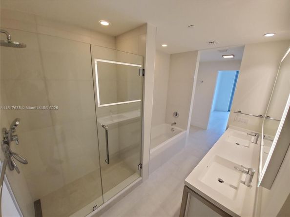 2000 Metropica Way 1401, Sunrise FL 33323