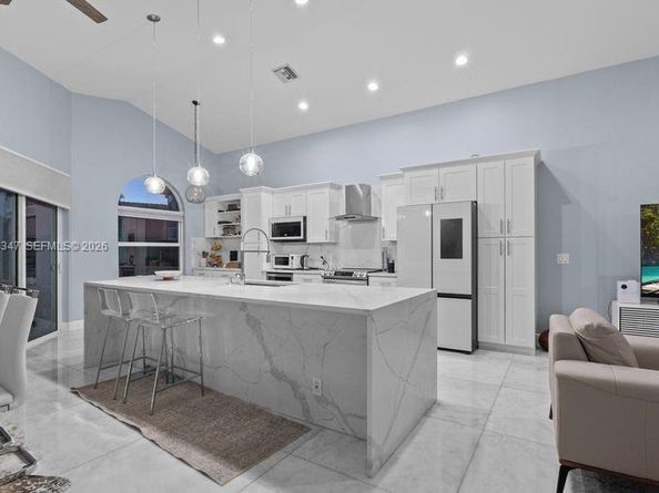 6952 NW 27th Ct, Margate FL 33063