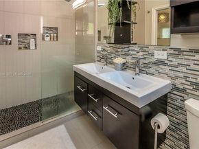 1242 Buchanan St, Hollywood FL 33019