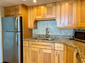 2025 NE 164th St 1015, North Miami Beach FL 33162