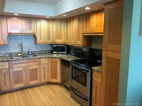 2025 NE 164th St 1015, North Miami Beach FL 33162