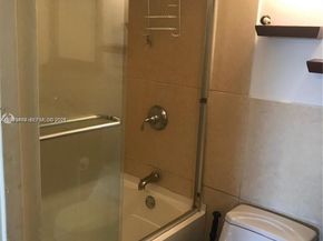 2025 NE 164th St 1015, North Miami Beach FL 33162