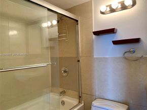 2025 NE 164th St 1015, North Miami Beach FL 33162