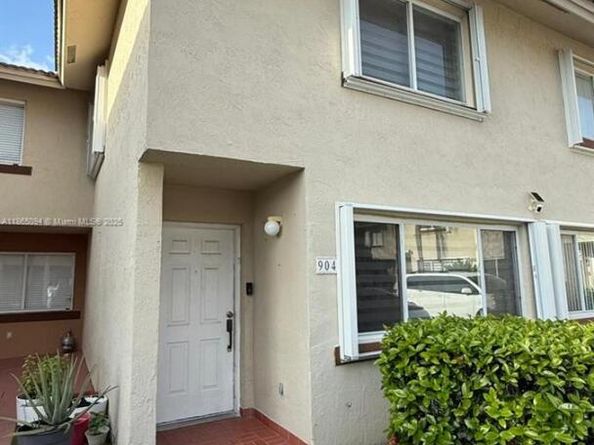 431 NW 82nd Ave 904, Miami FL 33126
