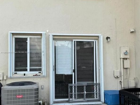 431 NW 82nd Ave 904, Miami FL 33126