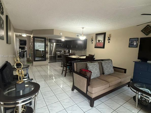 431 NW 82nd Ave 904, Miami FL 33126