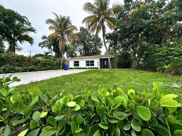 1645 NE 175th St, North Miami Beach FL 33162