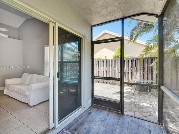 2702 Arborwood Rd, Davie FL 33328