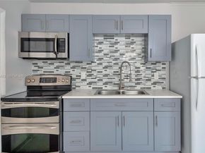 562 W 4th St, Riviera Beach FL 33404
