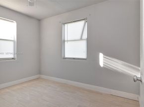 562 W 4th St, Riviera Beach FL 33404