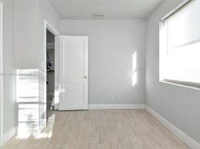 562 W 4th St, Riviera Beach FL 33404