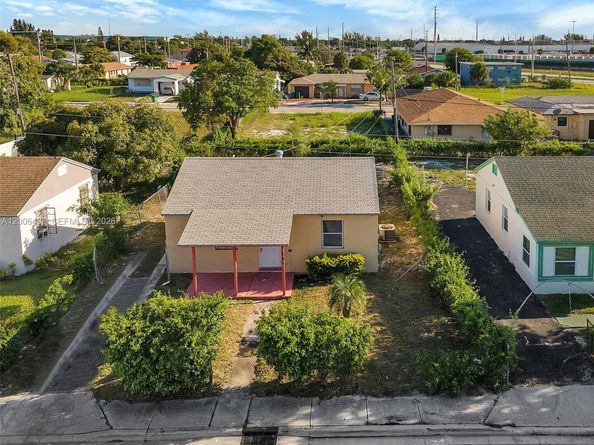 562 W 4th St, Riviera Beach FL 33404