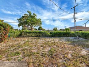 562 W 4th St, Riviera Beach FL 33404