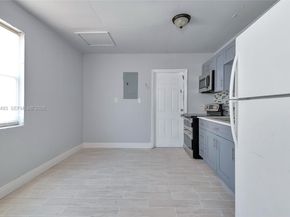 562 W 4th St, Riviera Beach FL 33404