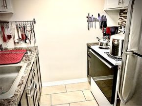 900 SW 11th Ave 17C, Hallandale Beach FL 33009