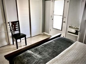 900 SW 11th Ave 17C, Hallandale Beach FL 33009