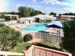 900 SW 11th Ave 17C, Hallandale Beach FL 33009