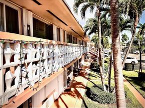 900 SW 11th Ave 17C, Hallandale Beach FL 33009