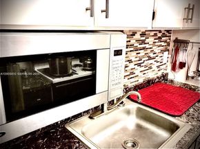 900 SW 11th Ave 17C, Hallandale Beach FL 33009