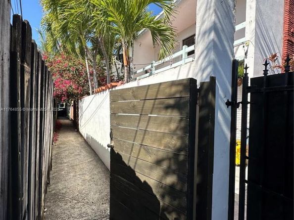 7270 Gary Ave, Miami Beach FL 33141