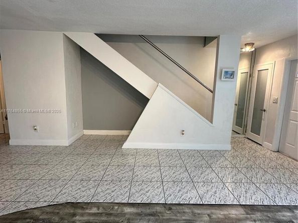 7270 Gary Ave, Miami Beach FL 33141