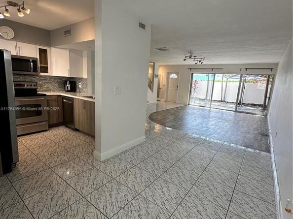 7270 Gary Ave, Miami Beach FL 33141