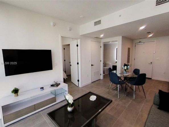 227 NE 2nd St 2901, Miami FL 33132