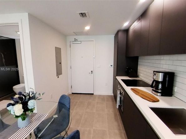 227 NE 2nd St 2901, Miami FL 33132
