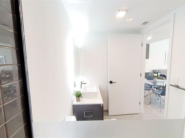 227 NE 2nd St 2901, Miami FL 33132