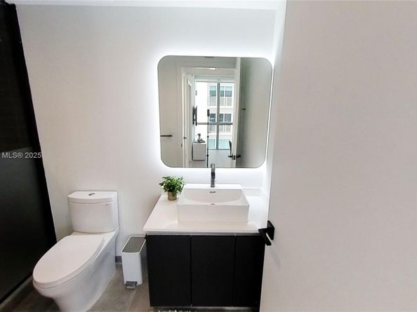 227 NE 2nd St 2901, Miami FL 33132
