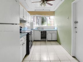 942 NE 199th St 2F, Miami FL 33179