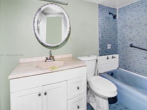 942 NE 199th St 2F, Miami FL 33179