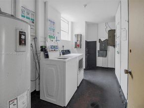 942 NE 199th St 2F, Miami FL 33179