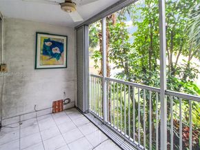 942 NE 199th St 2F, Miami FL 33179