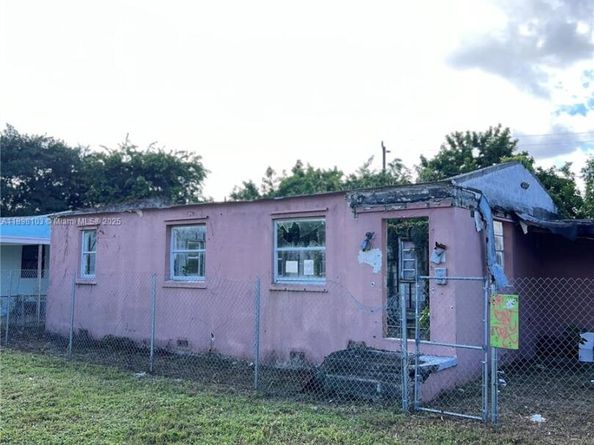 2122 Dewey St, Hollywood FL 33020
