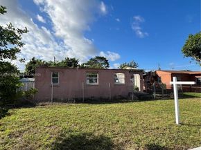 2122 Dewey St, Hollywood FL 33020
