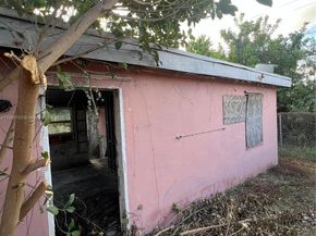 2122 Dewey St, Hollywood FL 33020