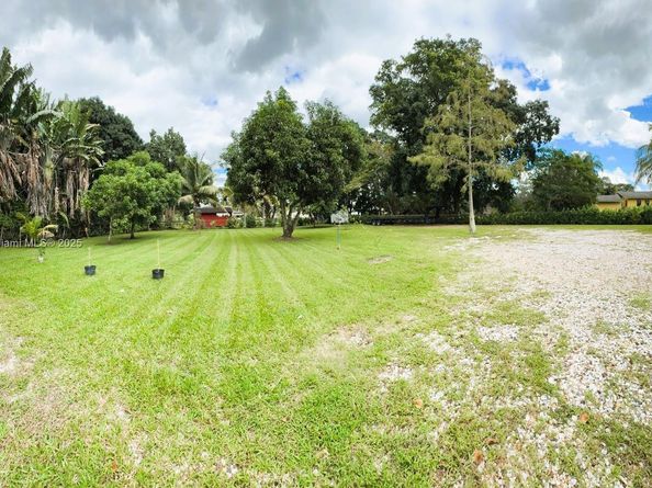 14691 SW 20th St, Davie FL 33325