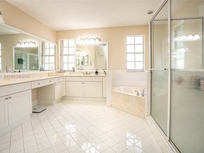 6772 NW 111th Ave, Doral FL 33178