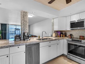 301 NE 14th Ave