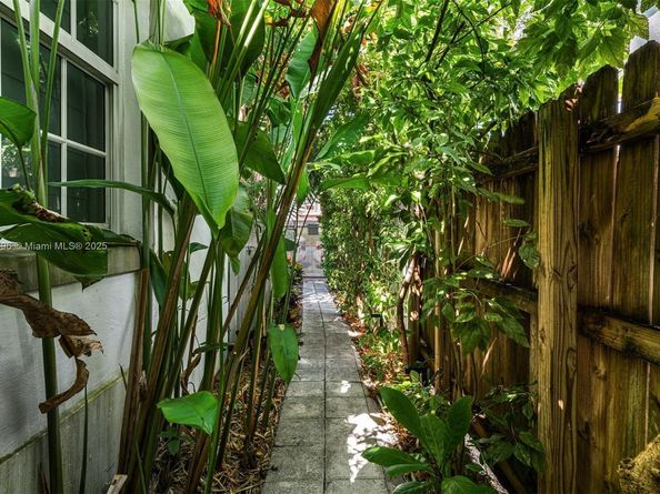 1045 Michigan Ave B, Miami Beach FL 33139