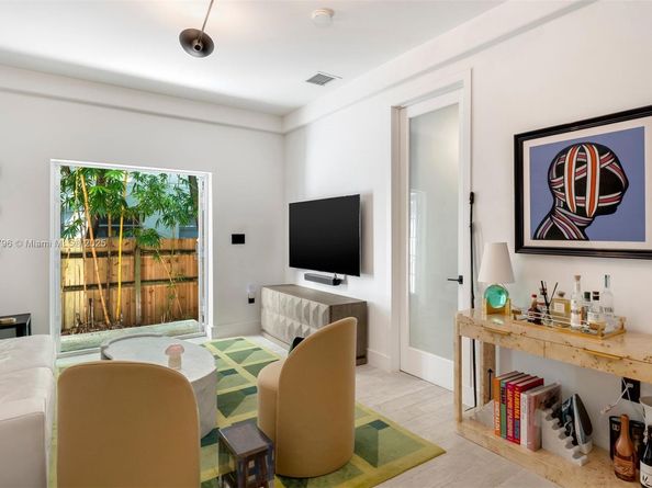 1045 Michigan Ave B, Miami Beach FL 33139