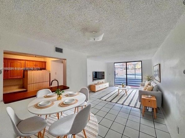 9678 Fontainebleau Blvd 111, Miami FL 33172