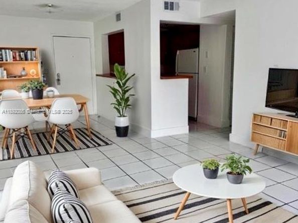 9678 Fontainebleau Blvd 111, Miami FL 33172