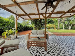 125 NE 150th St, Miami FL 33161