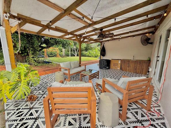 125 NE 150th St, Miami FL 33161